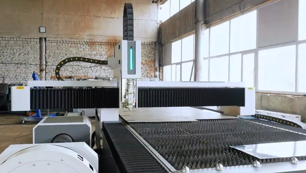 FL-L2040FR-1500-D350-Raycus Лазерный станок для резки листового металла и труб