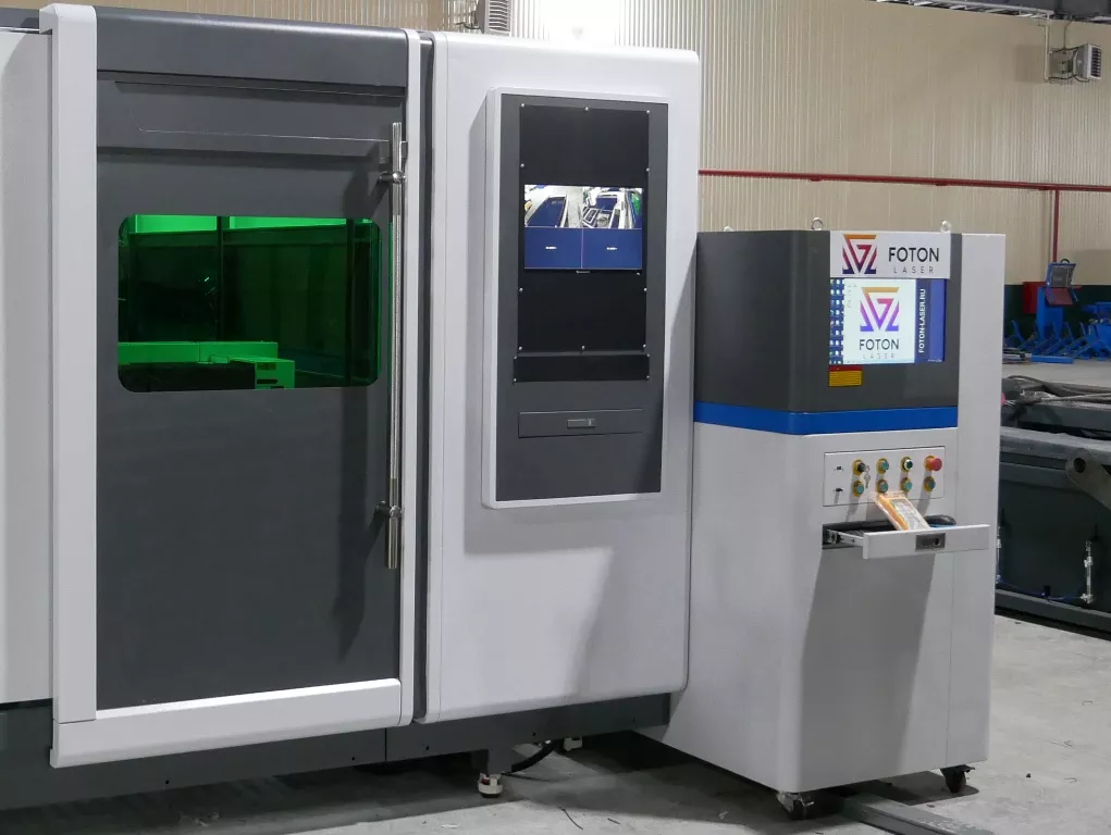 FL-L2060FHE-30000-IPG Лазерный станок для резки листового металла с кабинетной защитой и сменным столом